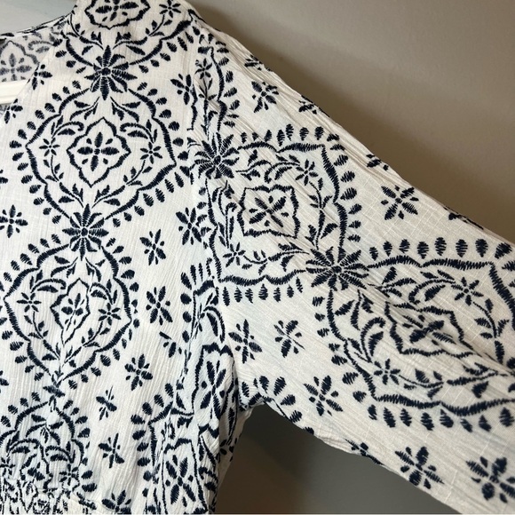 LANE BRYANT White Navy Tunic Top Hi Low Hem Long Sleeve V Neck Button Up Sz 14 - Picture 6 of 10